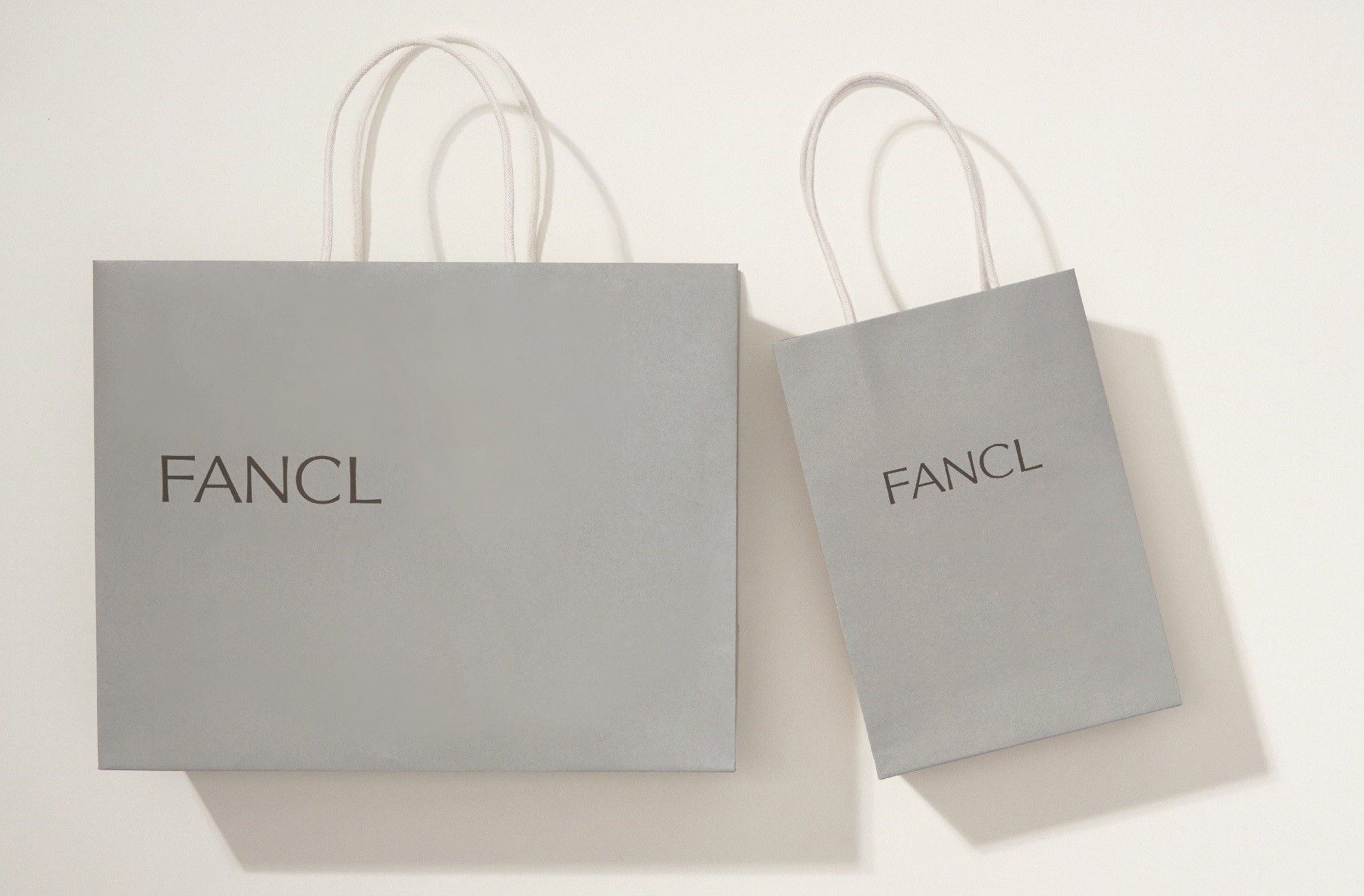株式会社ファンケル（FANCL CORPORATION)向け手提げ用紙袋に、当社段ボール原紙（Ｓライナー）が採用されました。    